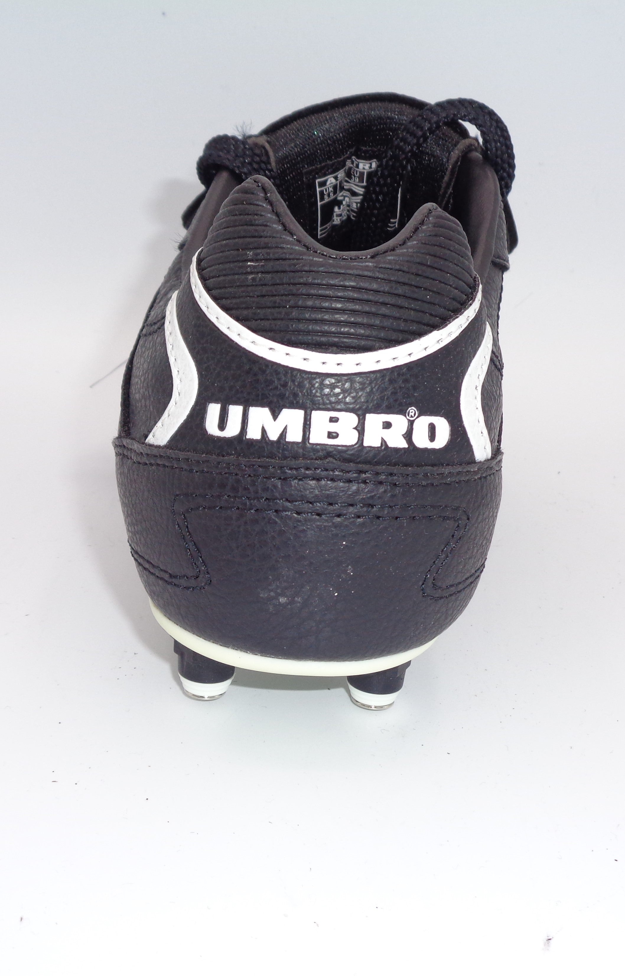 UMBRO AS STRIKE FOOTBALL BOOTS - UMBRO - SIZE 5
